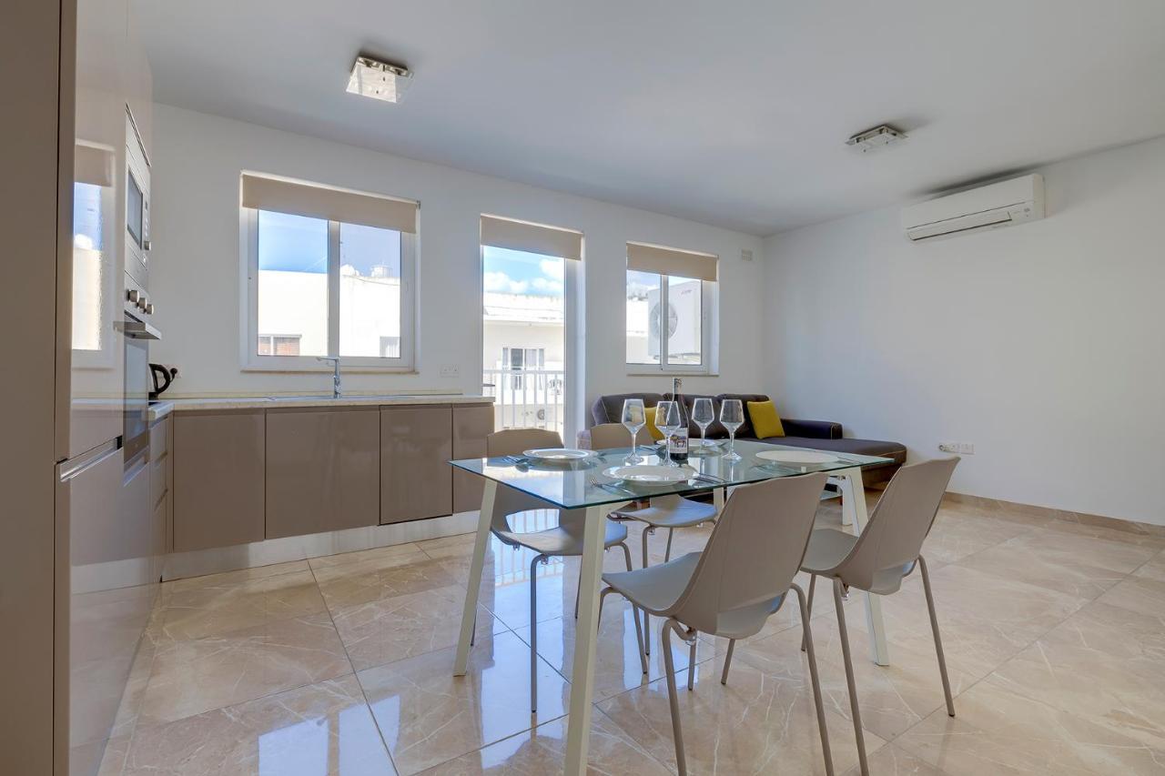 Modern 2Br Apartment In Central St Julian'S سانت جوليان المظهر الخارجي الصورة
