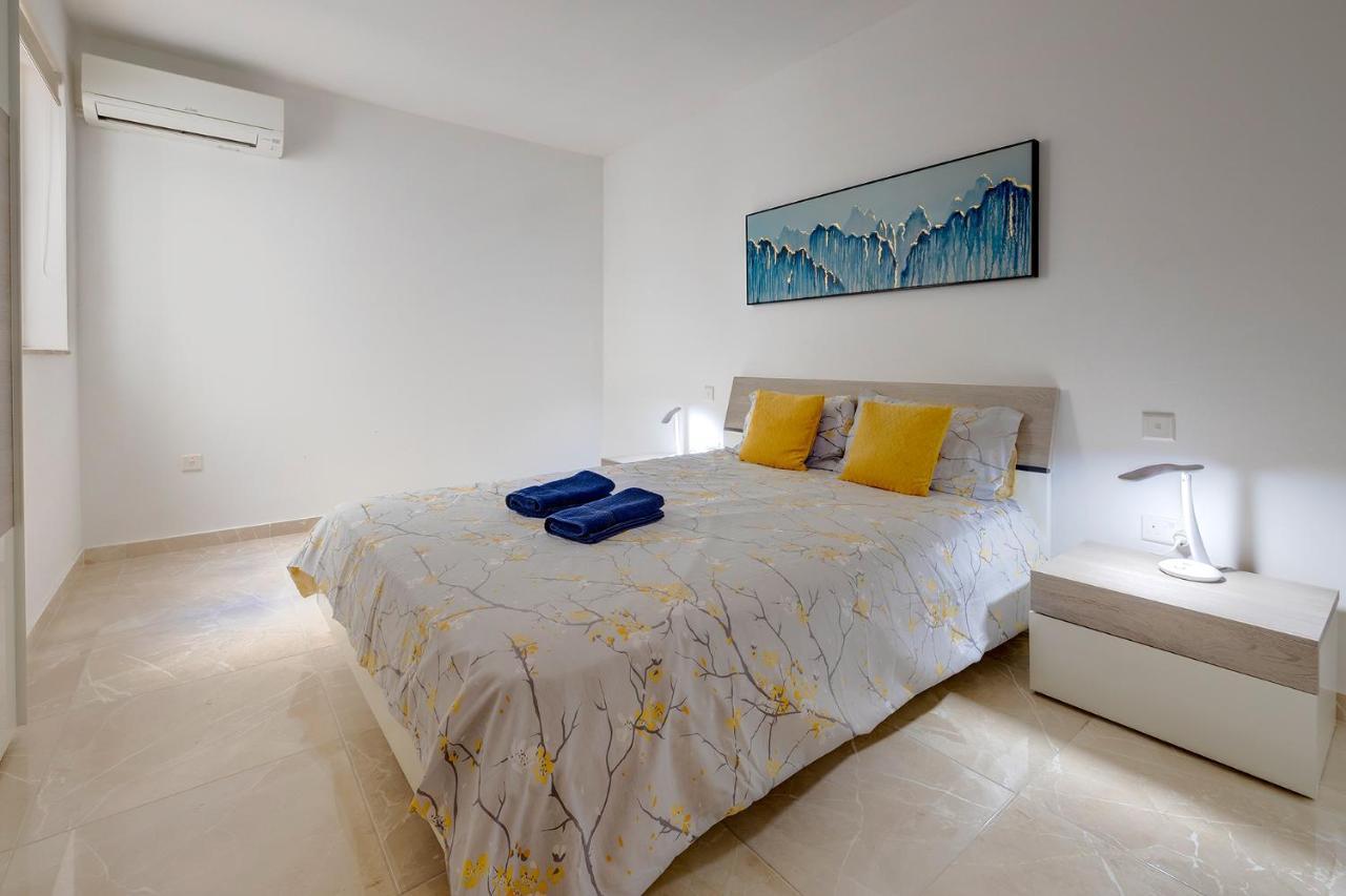 Modern 2Br Apartment In Central St Julian'S سانت جوليان المظهر الخارجي الصورة