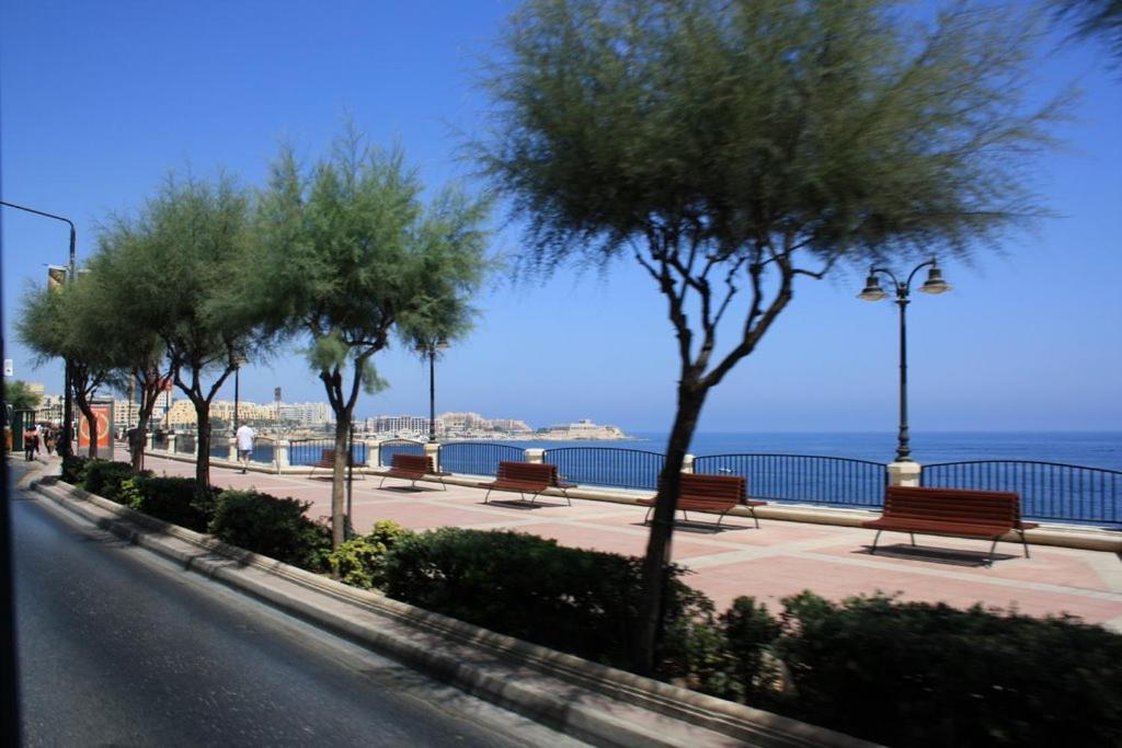 Modern 2Br Apartment In Central St Julian'S سانت جوليان المظهر الخارجي الصورة